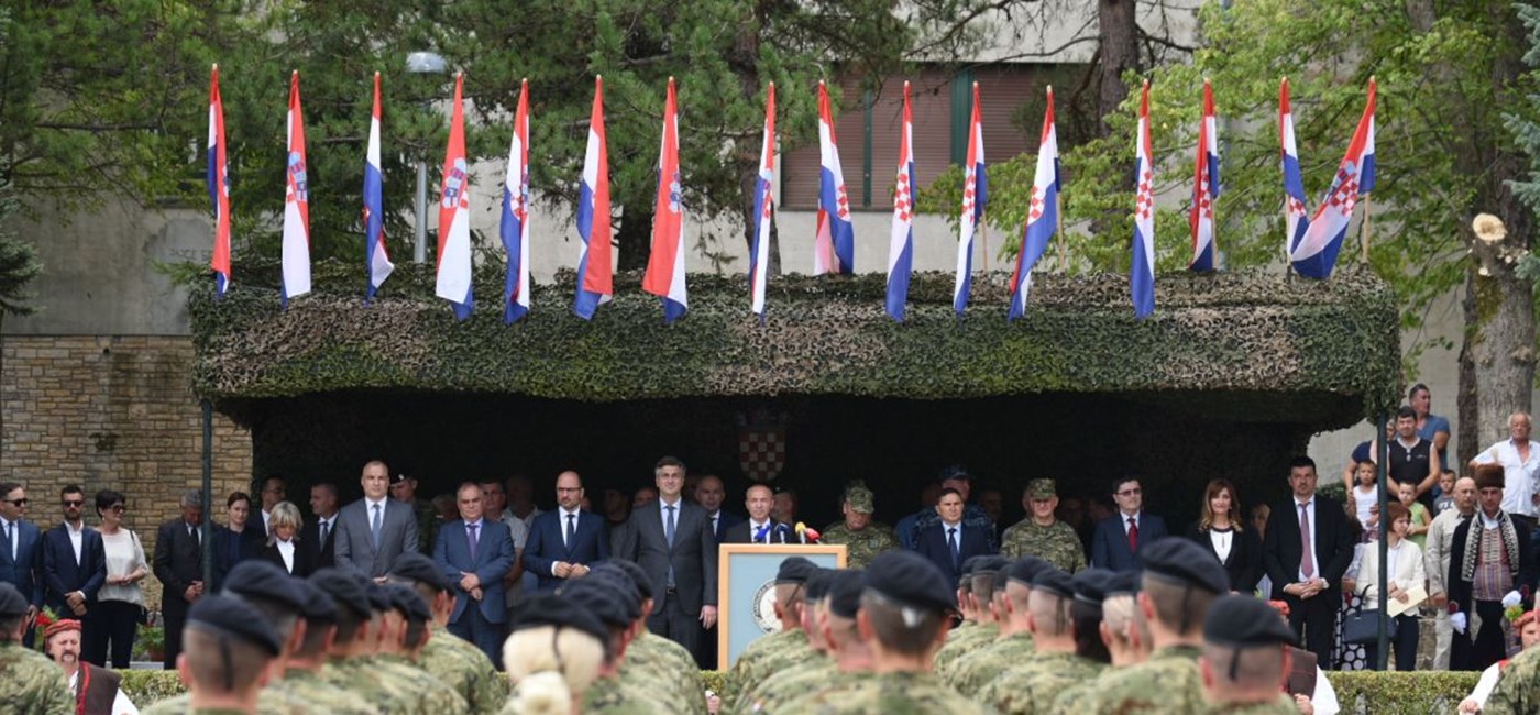 Plenković u Sinju: Otvaranje vojarne važno za brze reakcije u slučaju ugroza i elementarnih nepogoda u Cetinskoj krajini